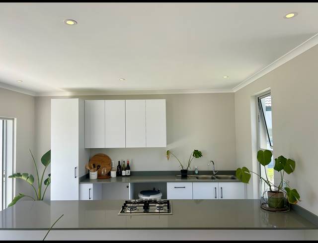 2 BEDROOM SIMPLEX FOR SALE IN SHEFFIELD BEACH